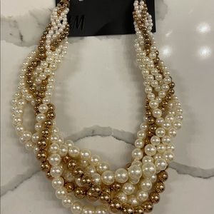 Chic girly pearly timeless necklace